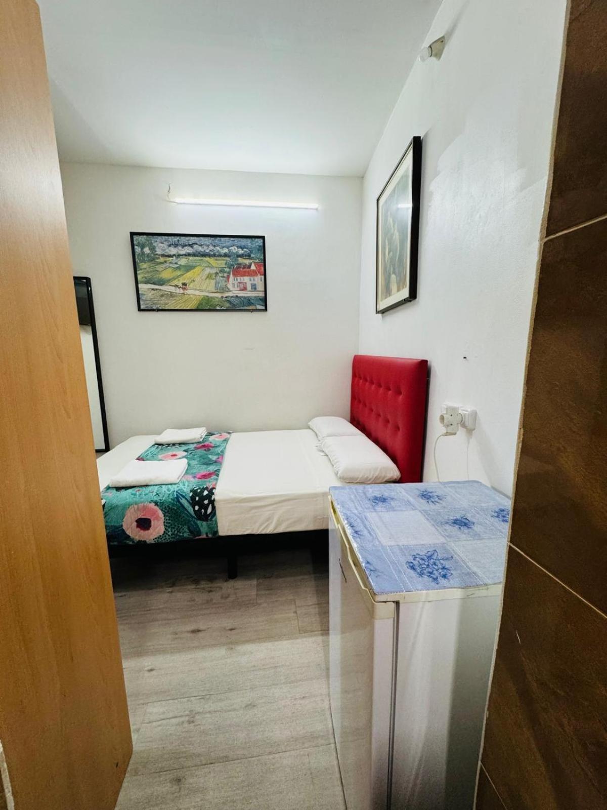 Hostal Mont Thabor Barcelona Exteriör bild