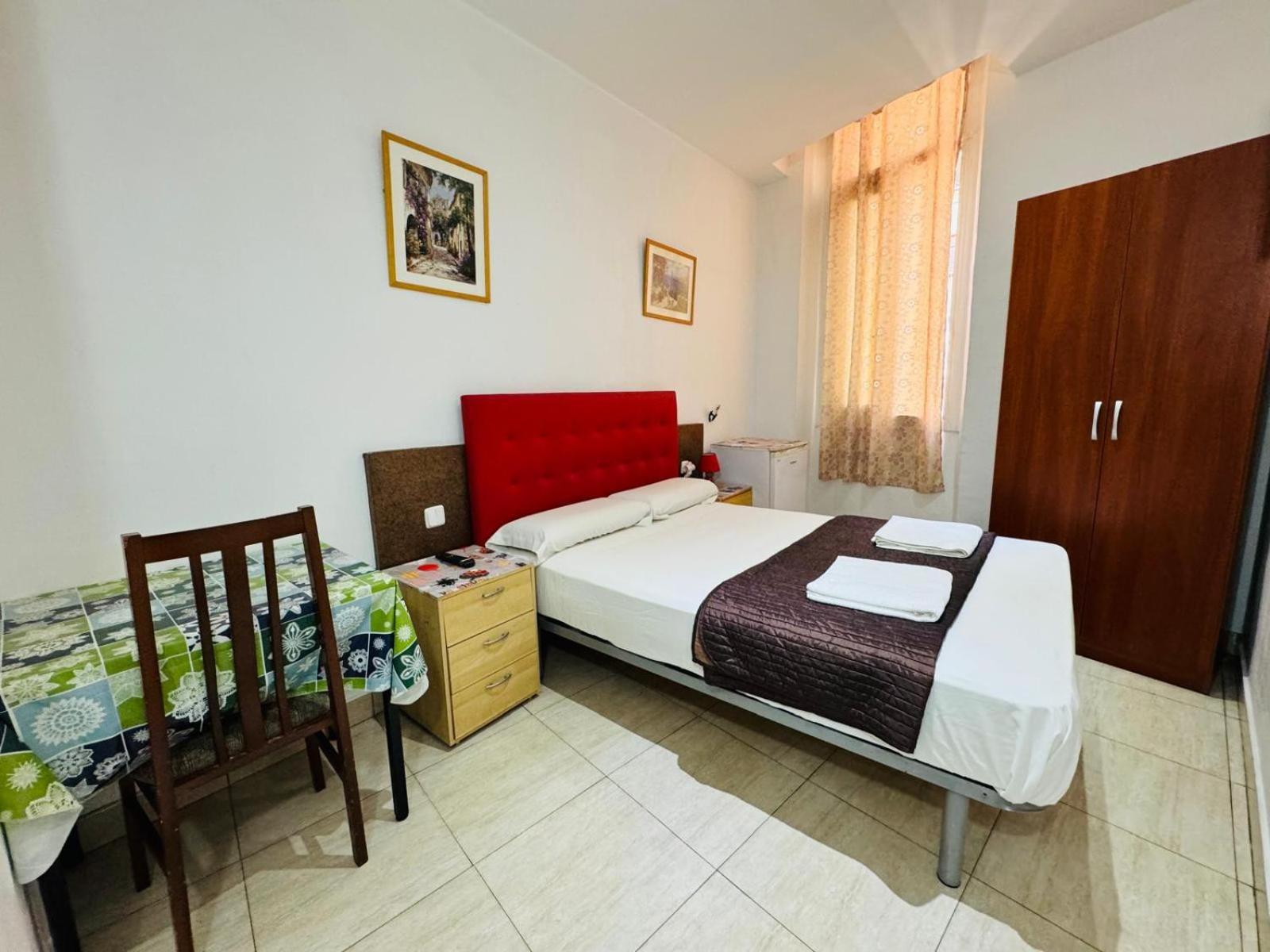 Hostal Mont Thabor Barcelona Exteriör bild