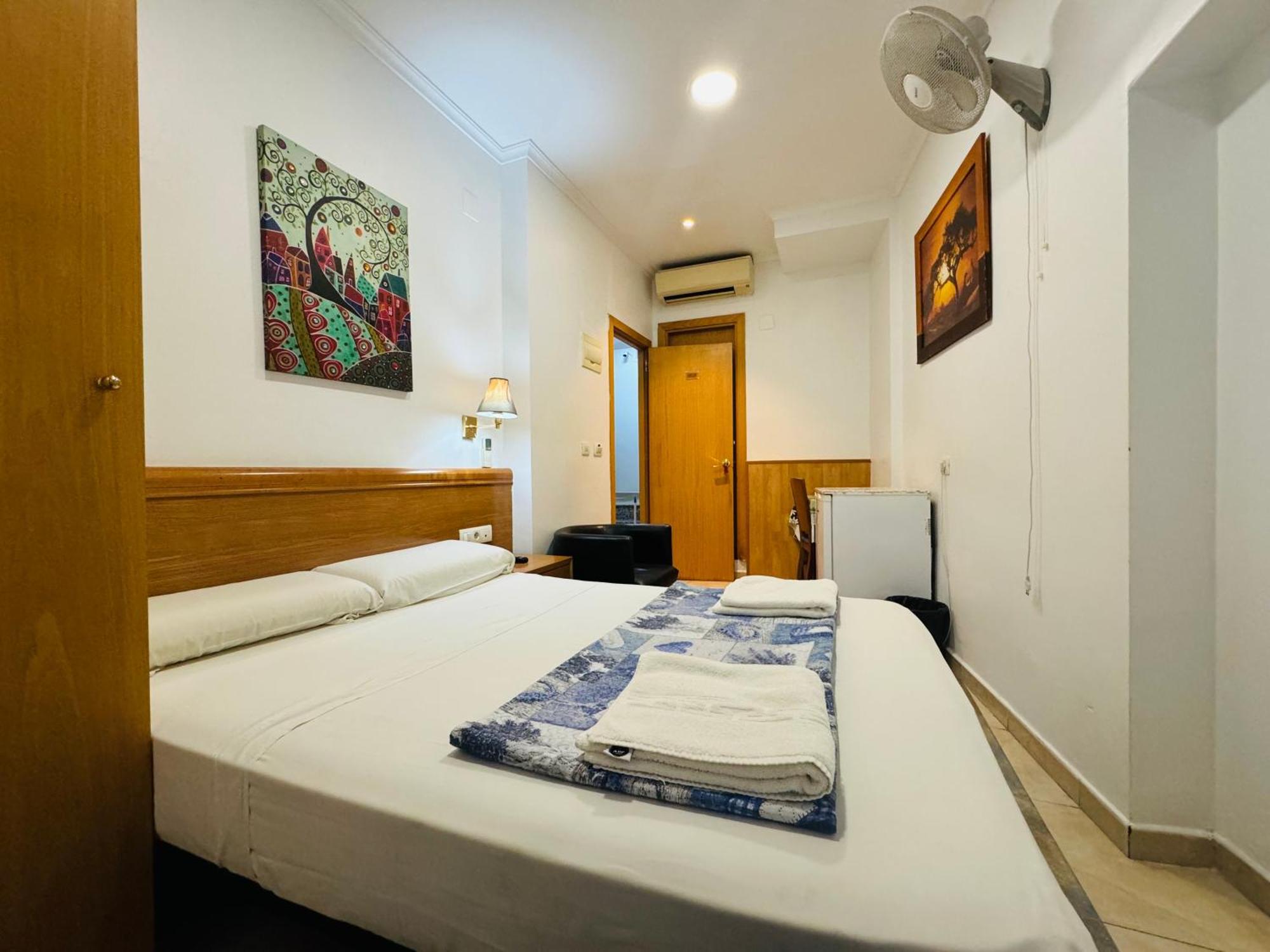 Hostal Mont Thabor Barcelona Exteriör bild